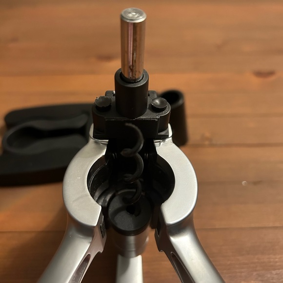 Wine Bottle Opener with Stand and Foil Cutter - Picture 10 of 11